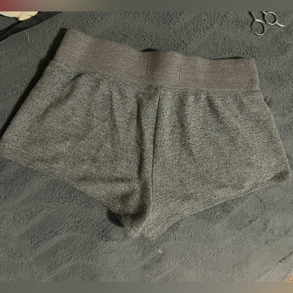 Hollister Gray Shorts Women’s Size XS - Picture 2 of 3